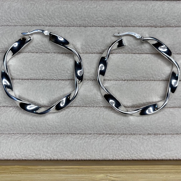 E017 | .925 Sterling Silver Spiral Hoops - Picture 1 of 2